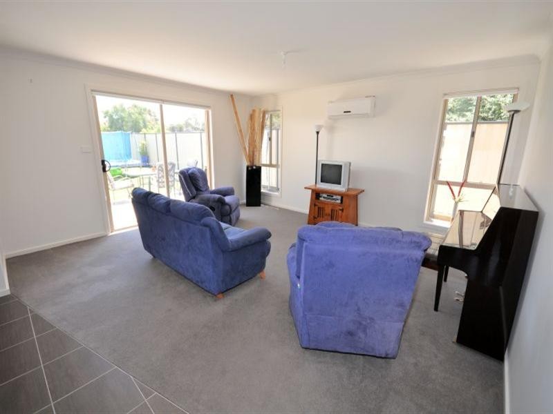 Unit 3/8A Moore Street, Bannockburn VIC 3331