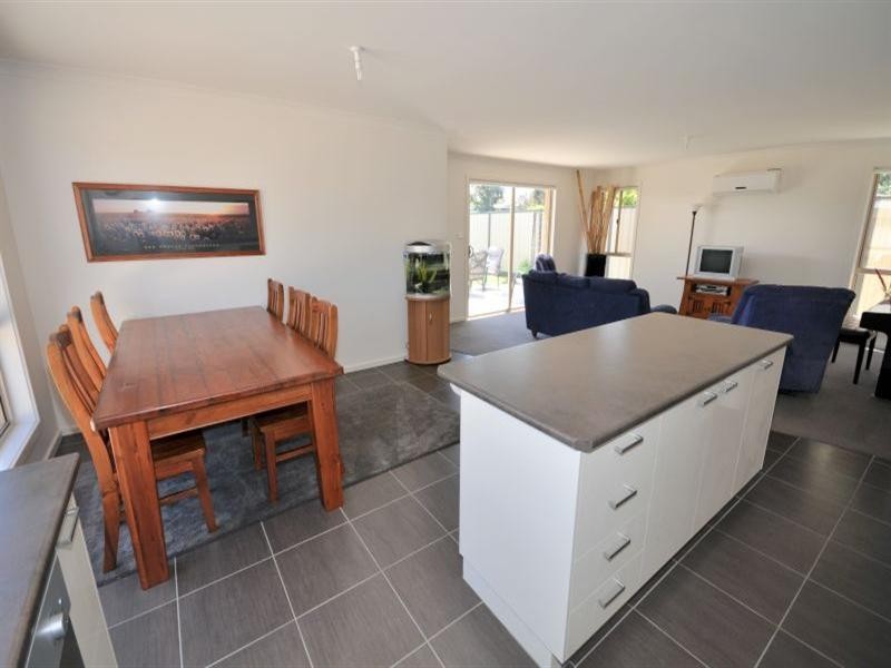 Unit 3/8A Moore Street, Bannockburn VIC 3331