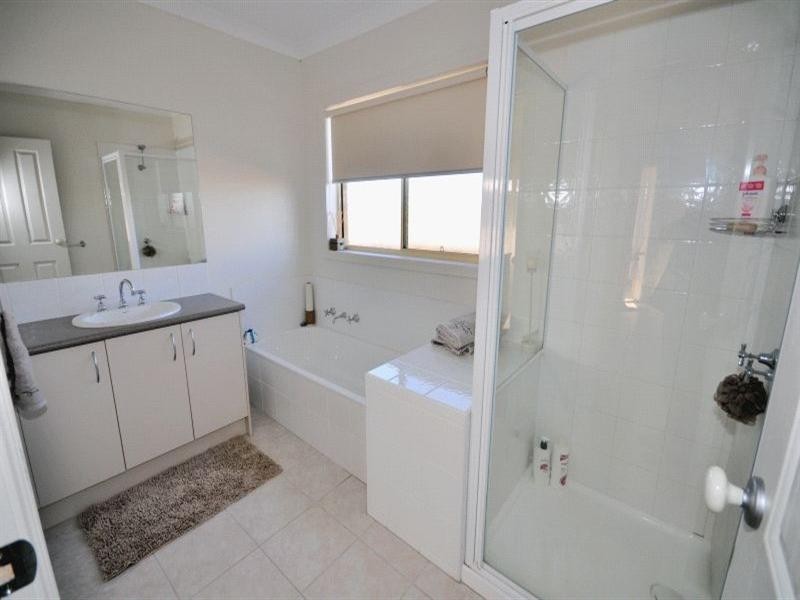 Unit 2/33 Dardel Drive, Bannockburn VIC 3331