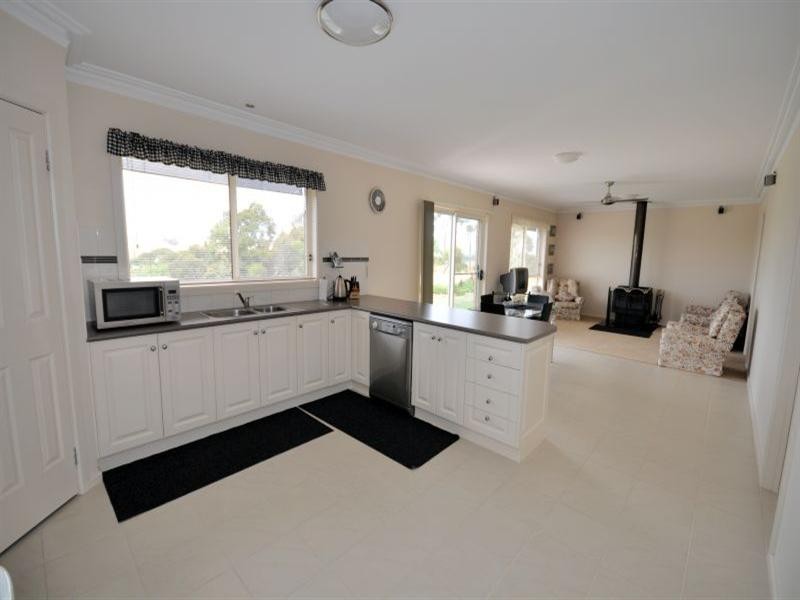 18 Thomson Street, Shelford VIC 3329