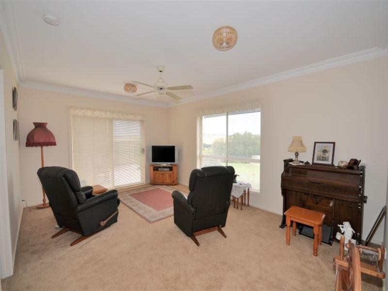 18 Thomson Street, Shelford VIC 3329