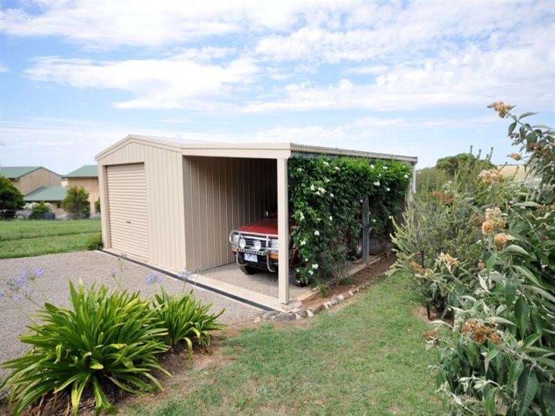 18 Thomson Street, Shelford VIC 3329