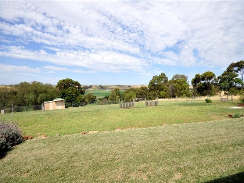 18 Thomson Street, Shelford VIC 3329