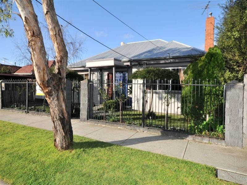 2 McNabb Avenue, Geelong West VIC 3218