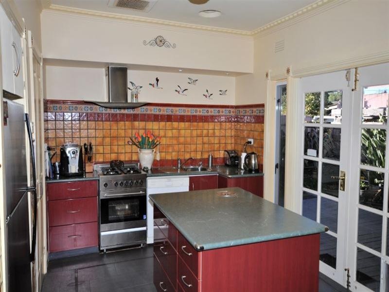 2 McNabb Avenue, Geelong West VIC 3218