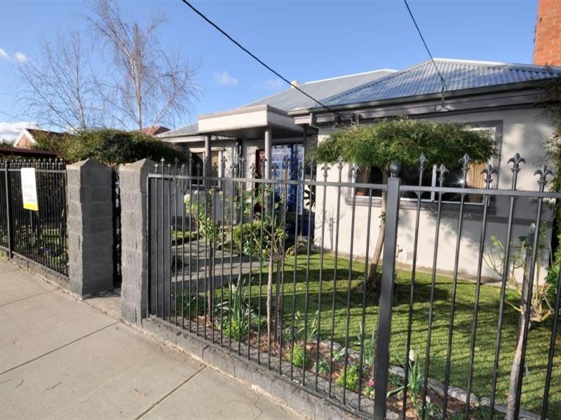2 McNabb Avenue, Geelong West VIC 3218