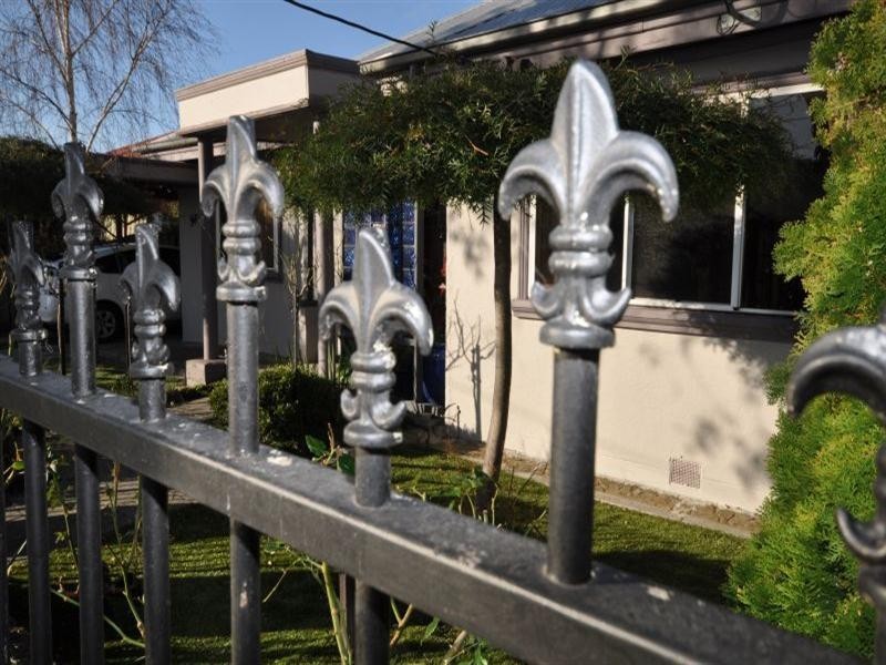 2 McNabb Avenue, Geelong West VIC 3218