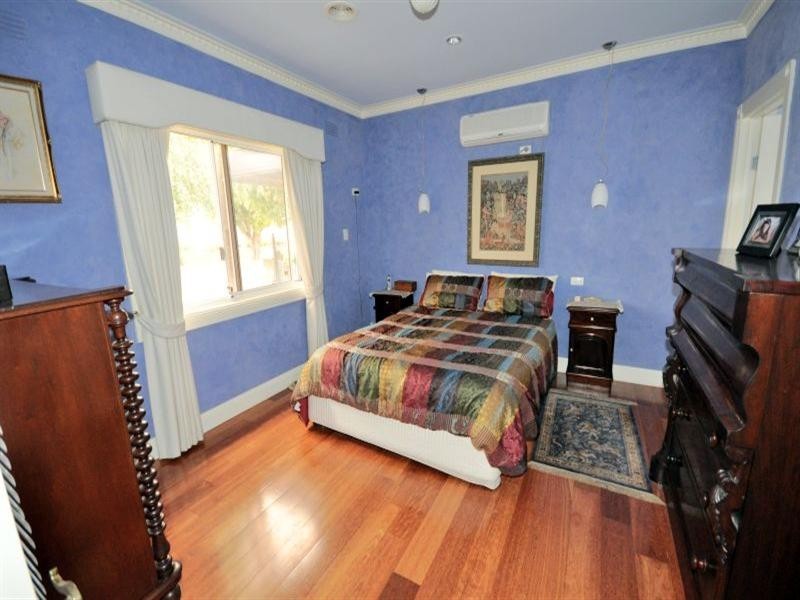 2 McNabb Avenue, Geelong West VIC 3218