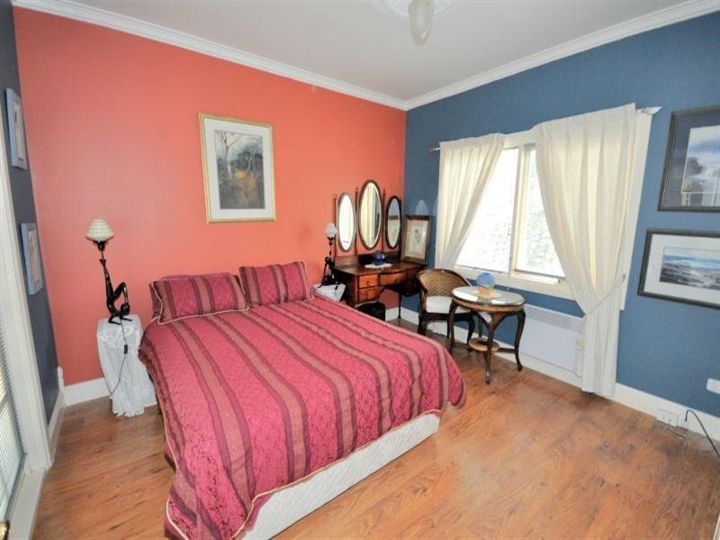 2 McNabb Avenue, Geelong West VIC 3218