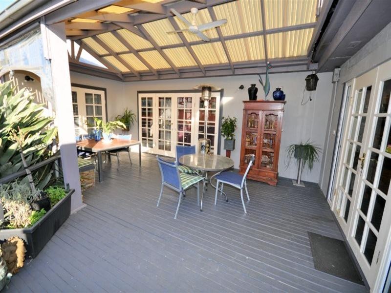 2 McNabb Avenue, Geelong West VIC 3218