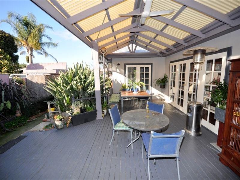 2 McNabb Avenue, Geelong West VIC 3218