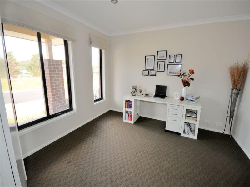15 Darriwell Drive, Bannockburn VIC 3331