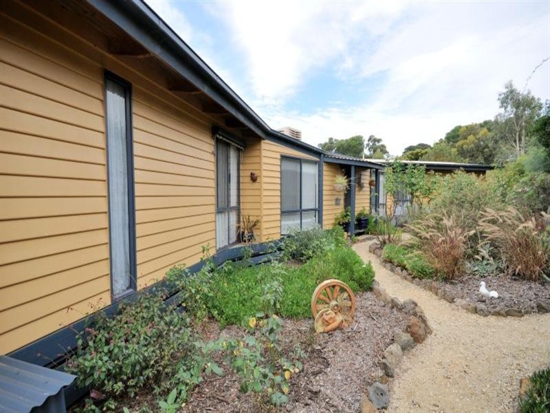 8 Cunningham Street, Shelford VIC 3329