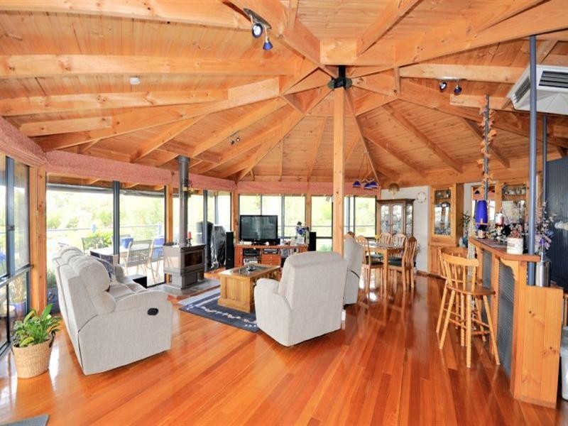 8 Cunningham Street, Shelford VIC 3329