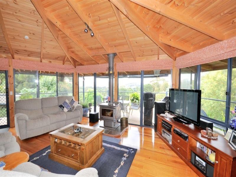 8 Cunningham Street, Shelford VIC 3329