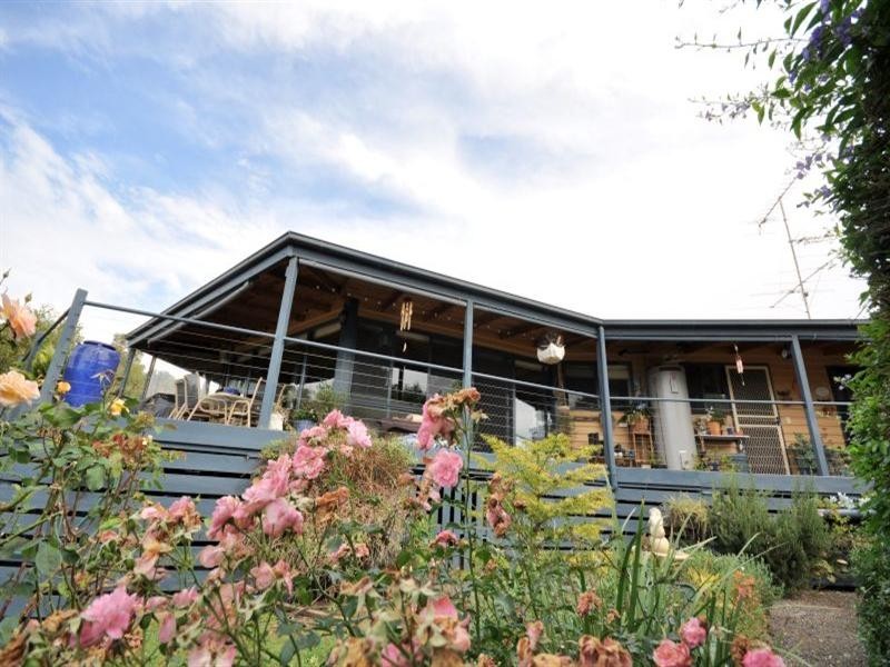 8 Cunningham Street, Shelford VIC 3329