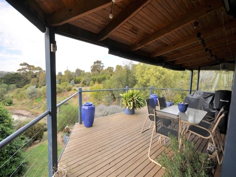 8 Cunningham Street, Shelford VIC 3329