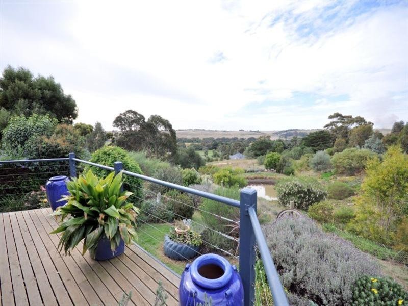 8 Cunningham Street, Shelford VIC 3329