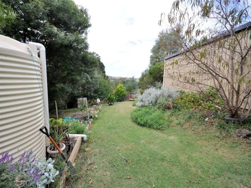 8 Cunningham Street, Shelford VIC 3329