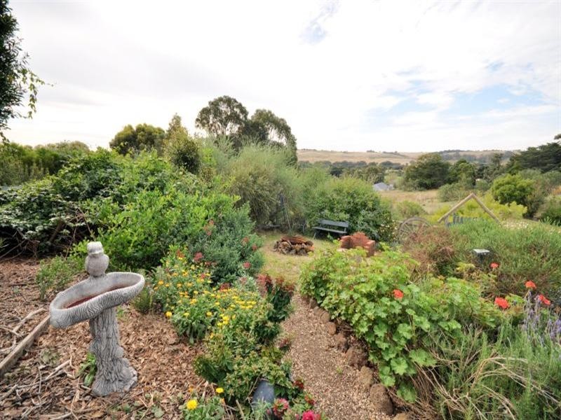 8 Cunningham Street, Shelford VIC 3329