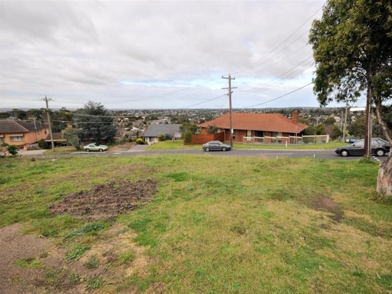 31 Montpellier Drive, Highton VIC 3216