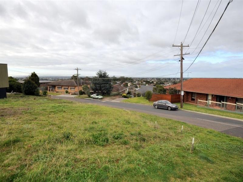 31 Montpellier Drive, Highton VIC 3216