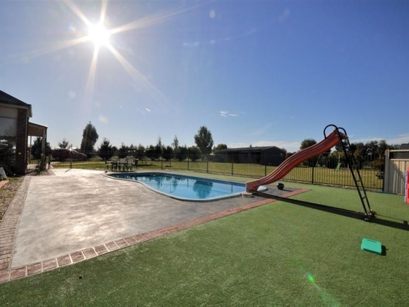 8 Inverlochy Drive, Bannockburn VIC 3331