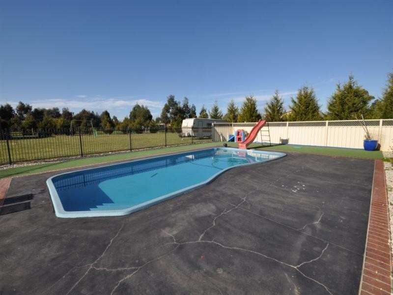 8 Inverlochy Drive, Bannockburn VIC 3331