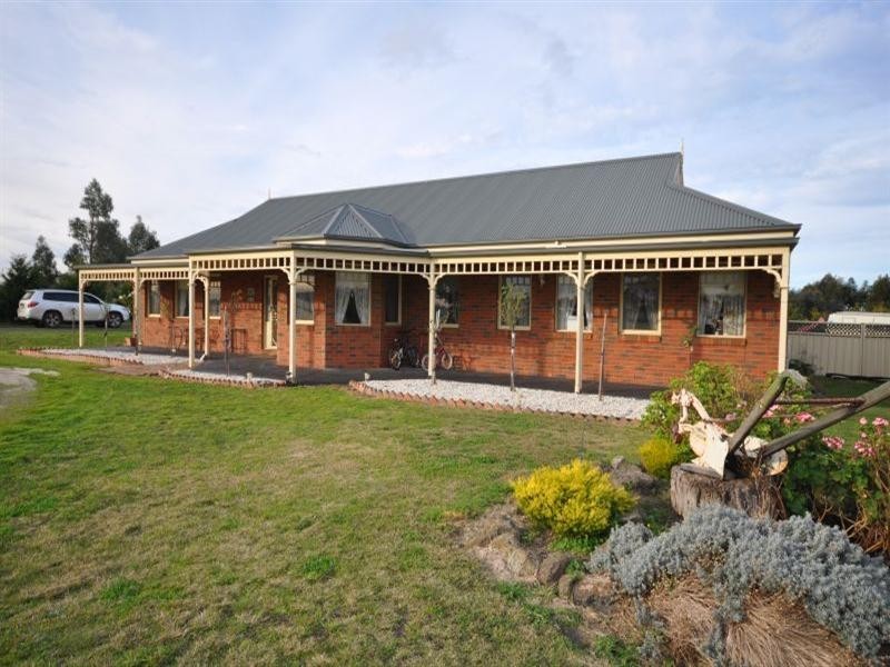 8 Inverlochy Drive, Bannockburn VIC 3331