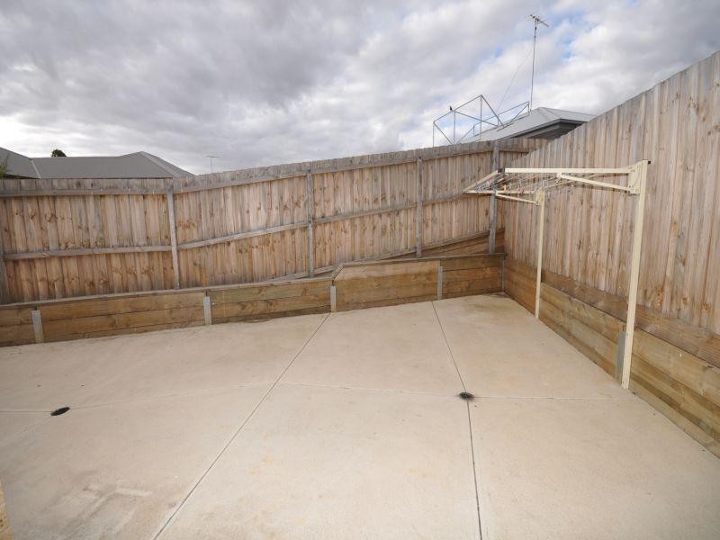 Unit 2, 15 Burnside Road, Bannockburn VIC 3331