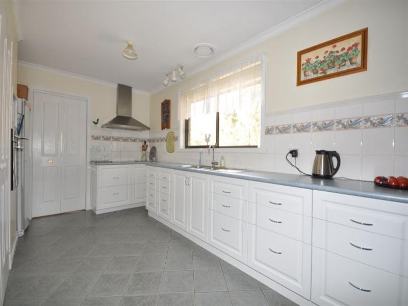 24 Learmonth Street, Teesdale VIC 3328