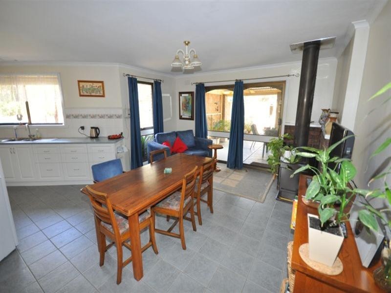 24 Learmonth Street, Teesdale VIC 3328