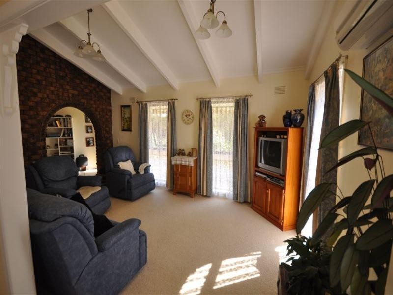 24 Learmonth Street, Teesdale VIC 3328