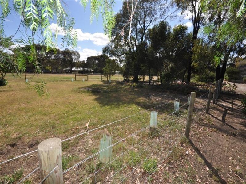 24 Learmonth Street, Teesdale VIC 3328