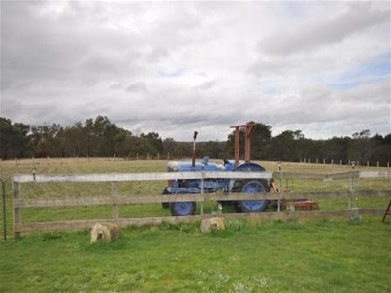 33 McKays Lane, Dereel VIC 3352