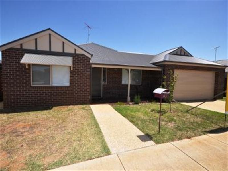 43 Moreillon Boulevard, Bannockburn VIC 3331