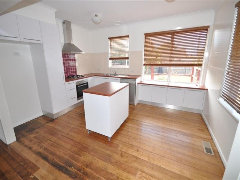 60 Fidge Crescent, Breakwater VIC 3219