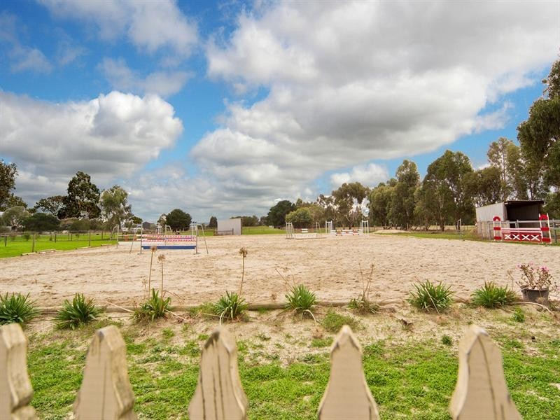 60 Eagle Court, Teesdale VIC 3328