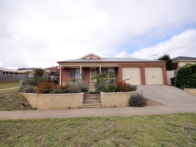 38 Monterey Drive, Waurn Ponds VIC 3216