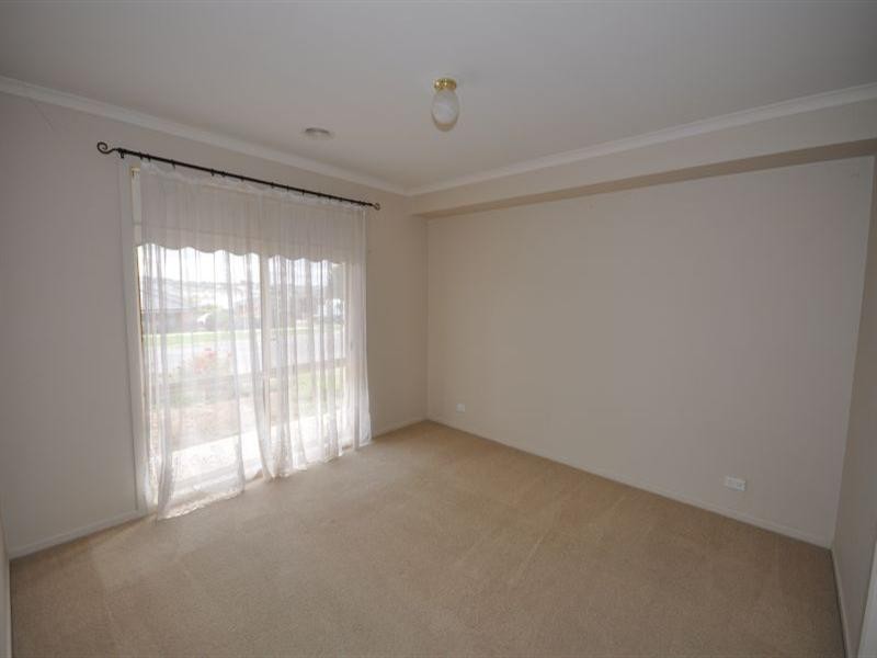 38 Monterey Drive, Waurn Ponds VIC 3216