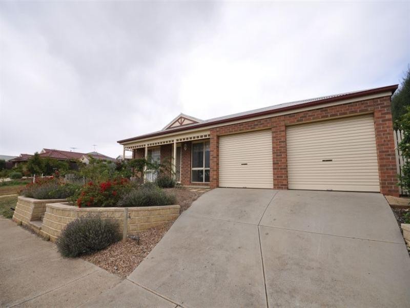 38 Monterey Drive, Waurn Ponds VIC 3216
