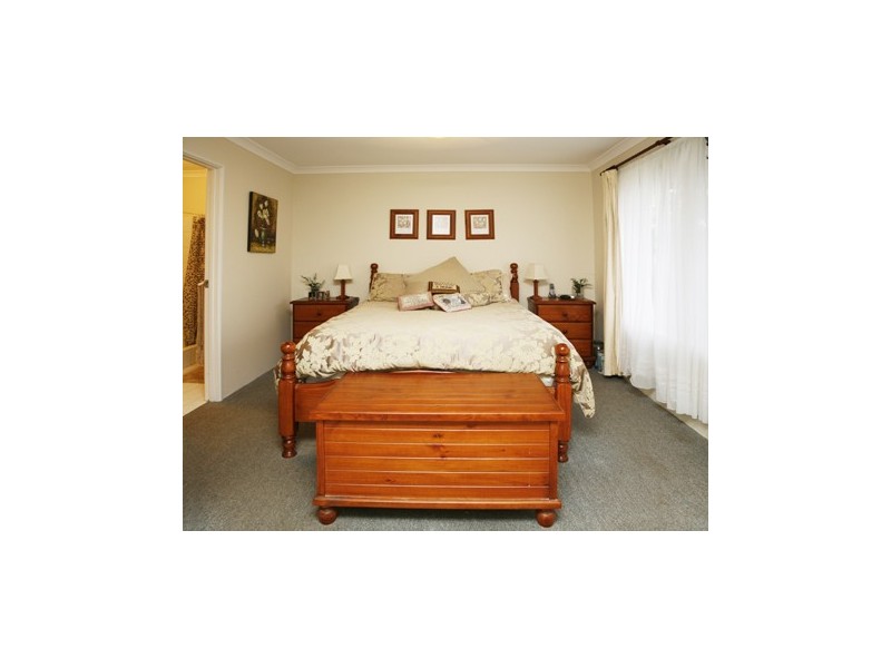 11 Tolbury Retreat, Kiara WA 6054