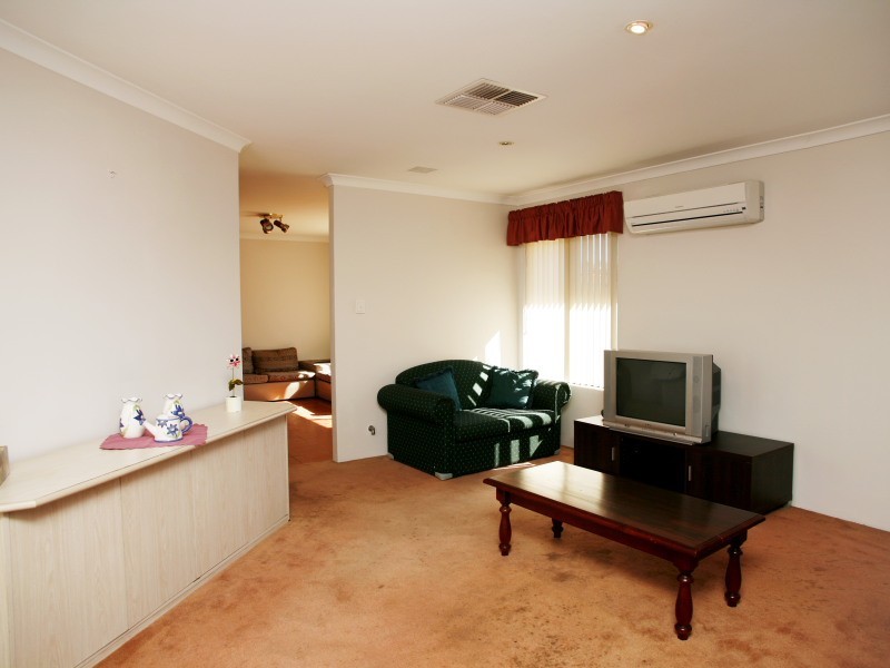 22 Loxleigh Gardens, Kiara WA 6054