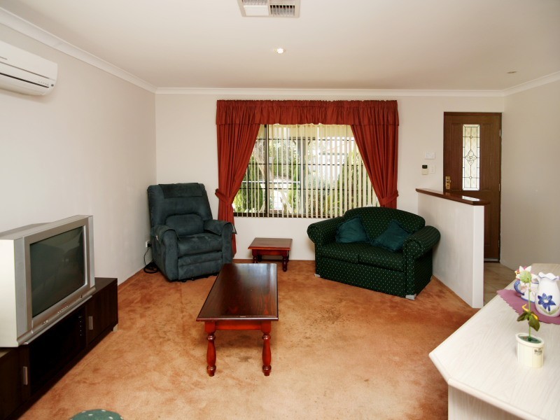 22 Loxleigh Gardens, Kiara WA 6054