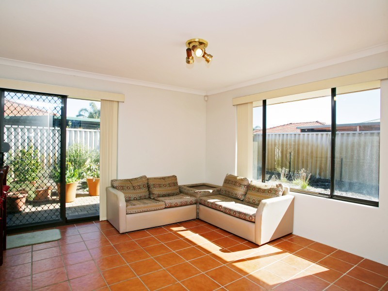 22 Loxleigh Gardens, Kiara WA 6054