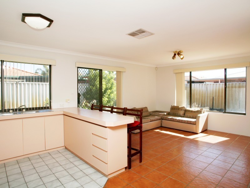 22 Loxleigh Gardens, Kiara WA 6054