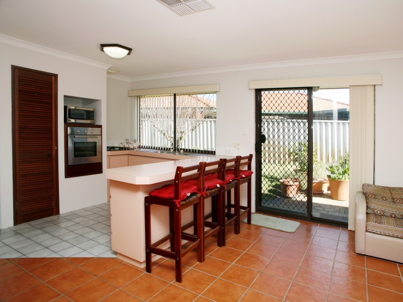 22 Loxleigh Gardens, Kiara WA 6054