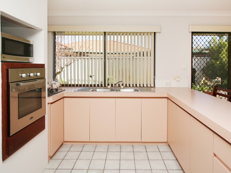 22 Loxleigh Gardens, Kiara WA 6054