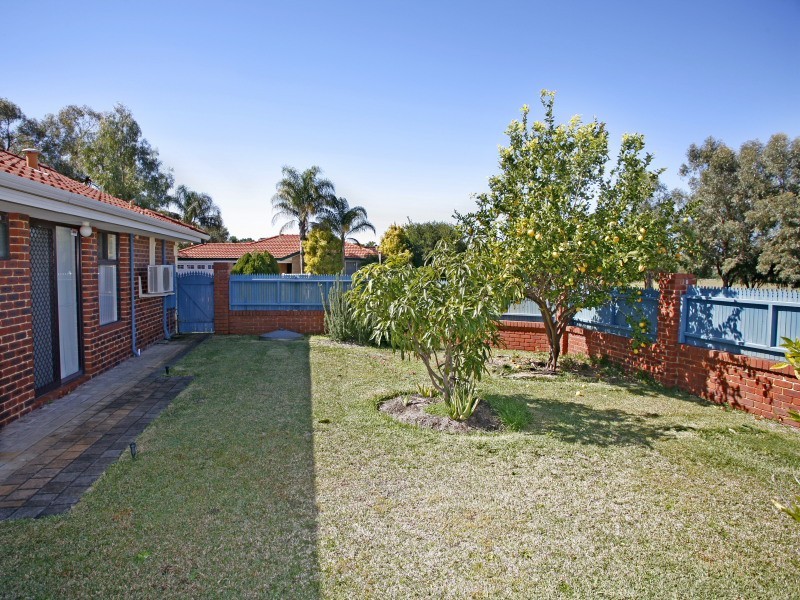22 Loxleigh Gardens, Kiara WA 6054