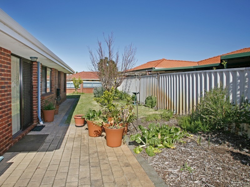 22 Loxleigh Gardens, Kiara WA 6054